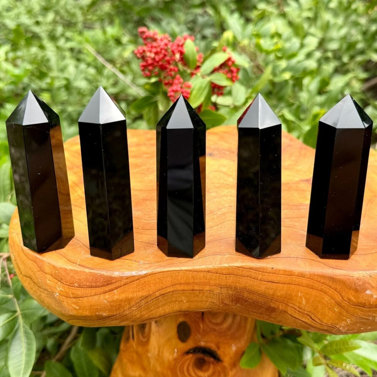 Black Obsidian Pointing Tower