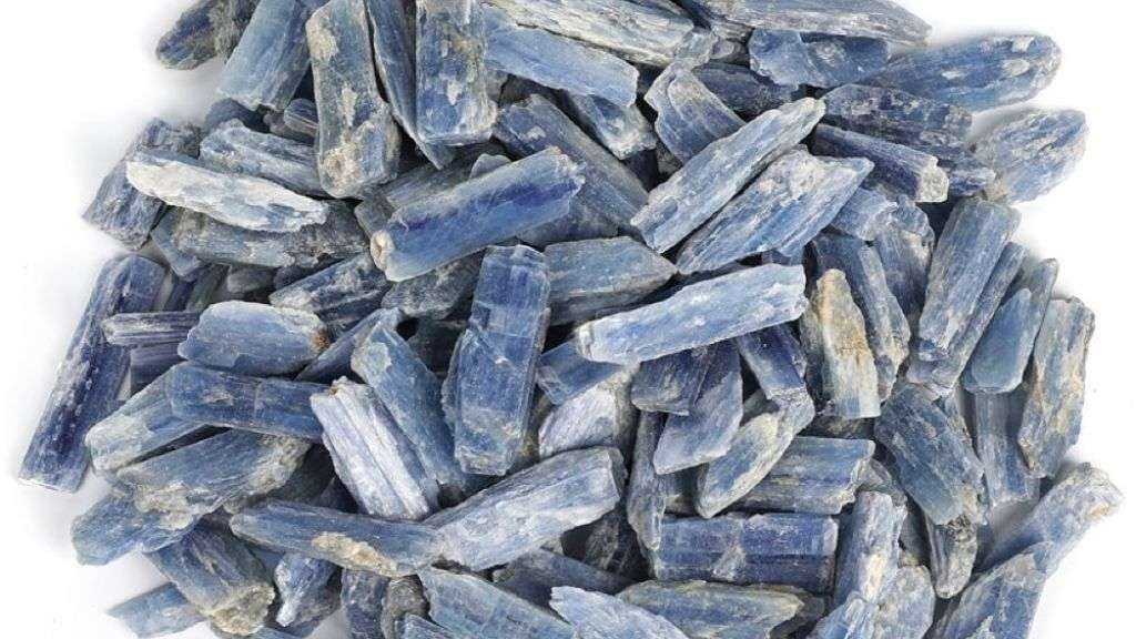 Kyanite-Crystals for Success