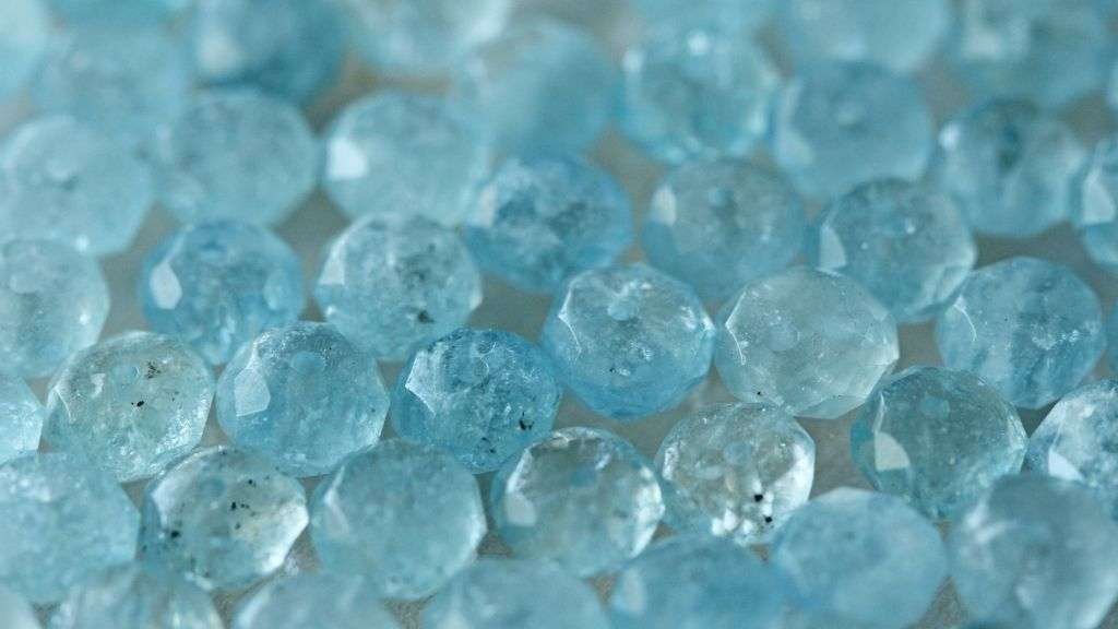 Aquamarine- crystals for throat chakra