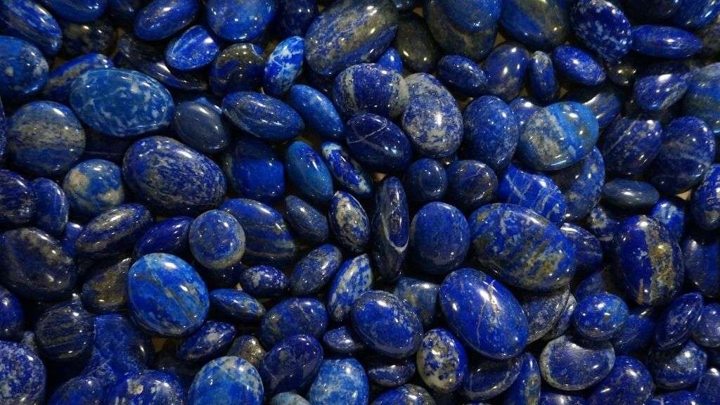 Lapis Lazuli- crystals for throat chakra