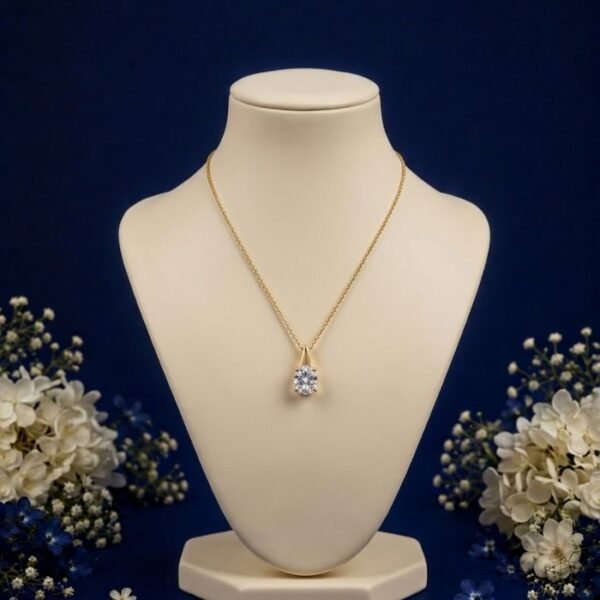 Royal Dew CVD Diamond Pendant front view with elegant dew-drop inspired design
