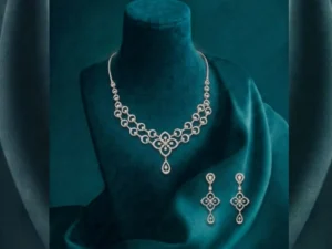 Modern Celestia Loop necklace set featuring interlocking lab-grown CVD diamond circles in a hallmarked 14k rose gold setting.