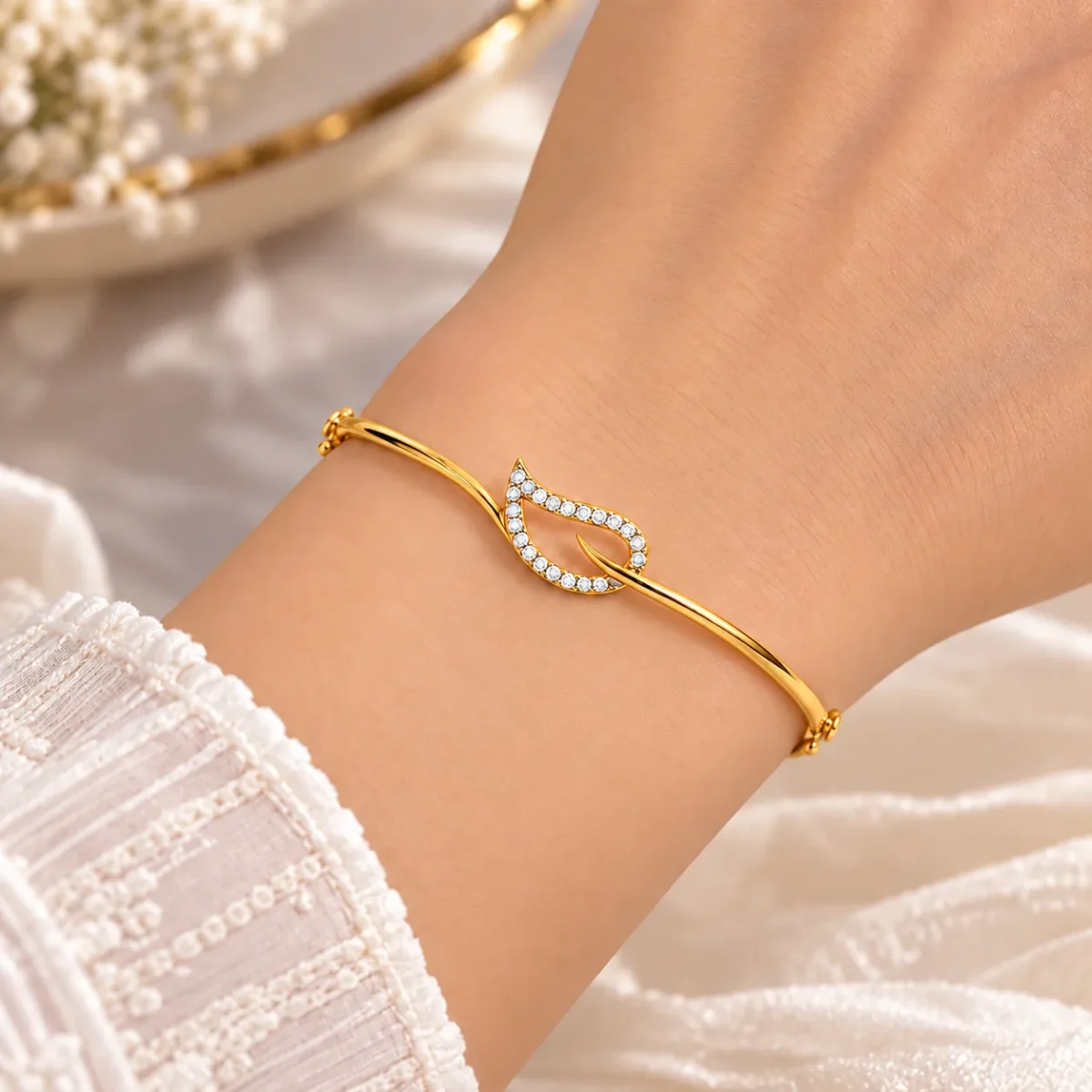 Elegant 18K Leaf Swirl Lab Grown Diamond Gold Bracelet for Women - Image 2
