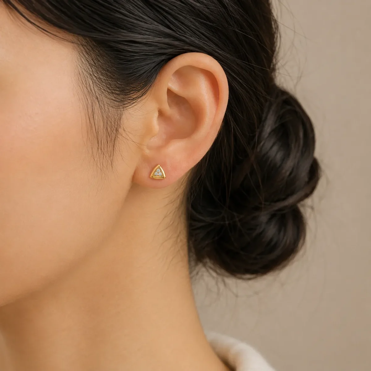 Elegant Triangular Lab Grown Diamond Stud Earrings in 18K Yellow Gold - Image 5