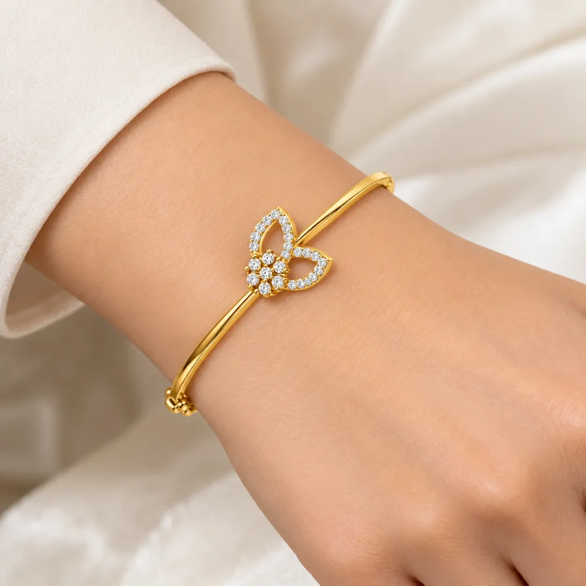 Elegant 18K Gold Floral Petal Lab Grown Diamond Gold Bracelet for Women - Image 2
