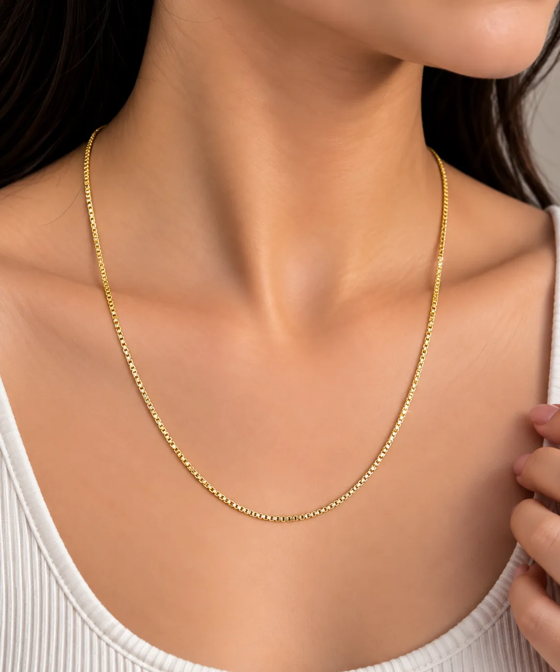 Premium 18K Gold Chain for Women – Sleek Timeless Design Woman wearing a premium 18K yellow gold chain with a sleek and refined link design