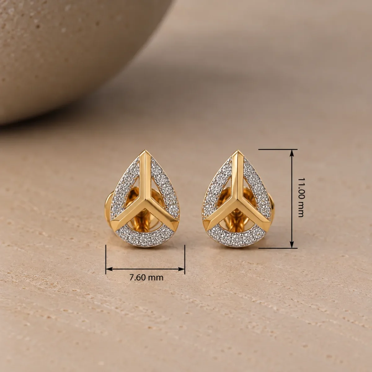Luxury Geometric Teardrop Lab Grown Diamond Stud (Earrings) for Women – Brilliant 18K Gold Jewellery - Image 4