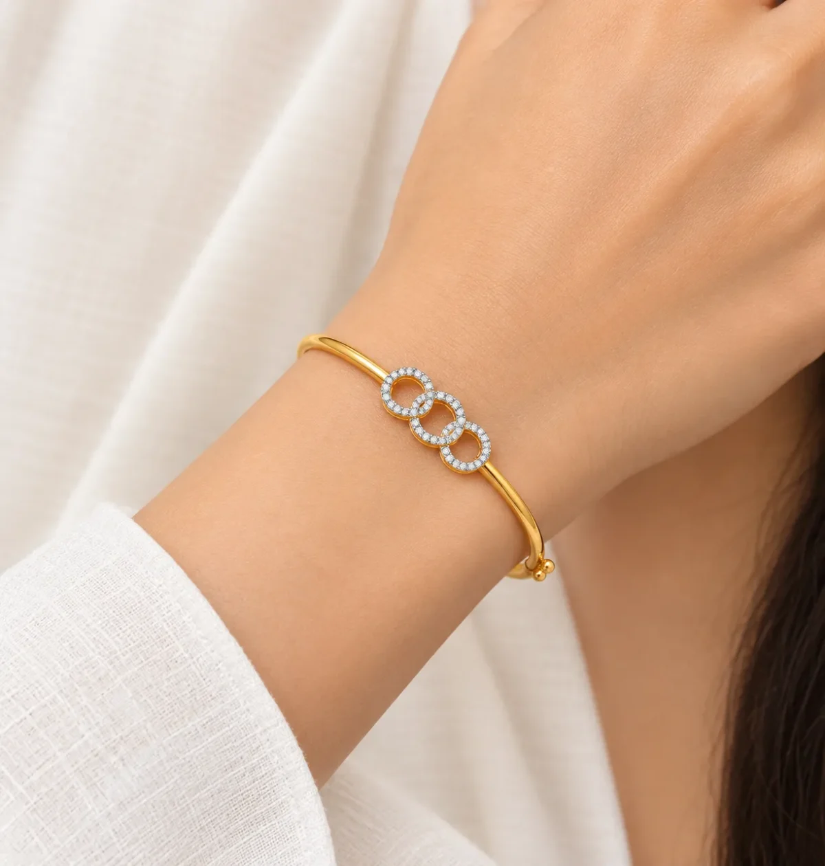 Luxury 18K Gold Oval Lab Grown Diamond Bracelet for Women | Modern Interlocking Design - Image 2