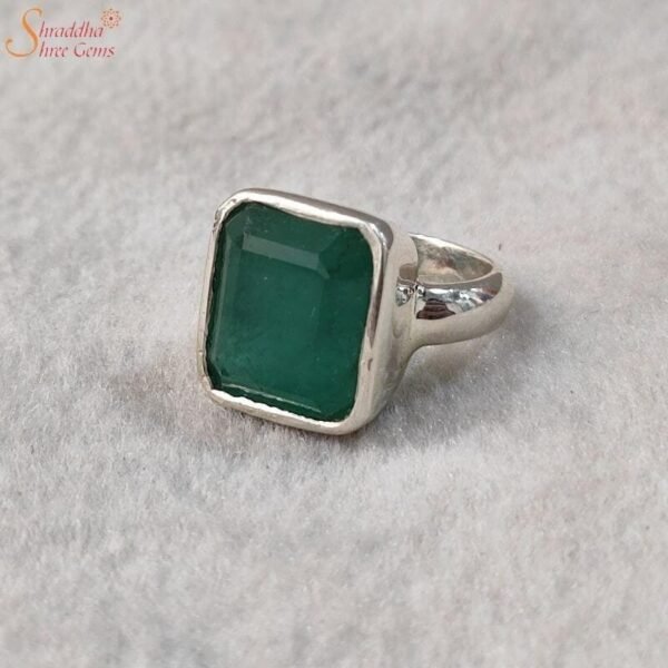 High Quality Emerald Gemstone Ring